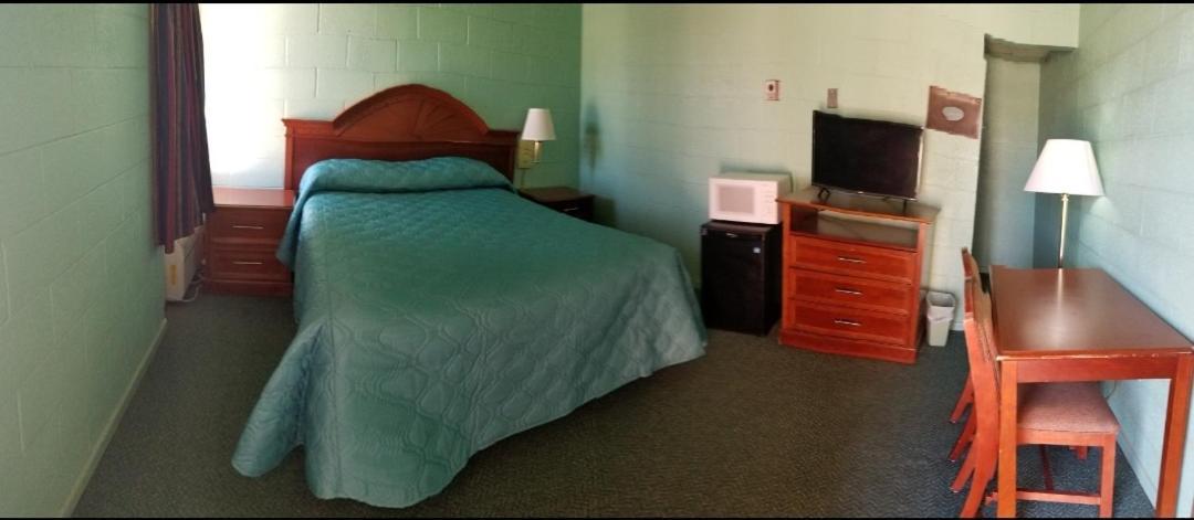 Motel Holiday Host Sonora