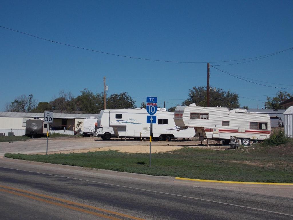 Holiday Host Motel