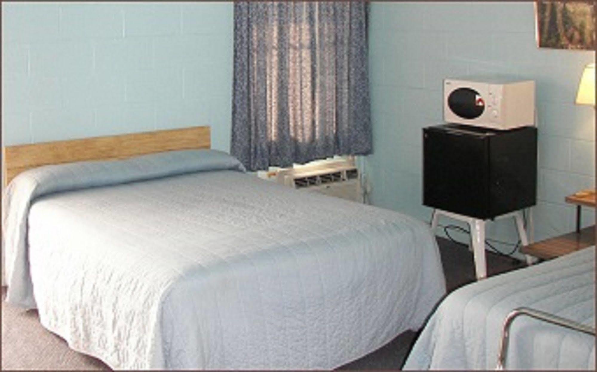 Motel Holiday Host Sonora